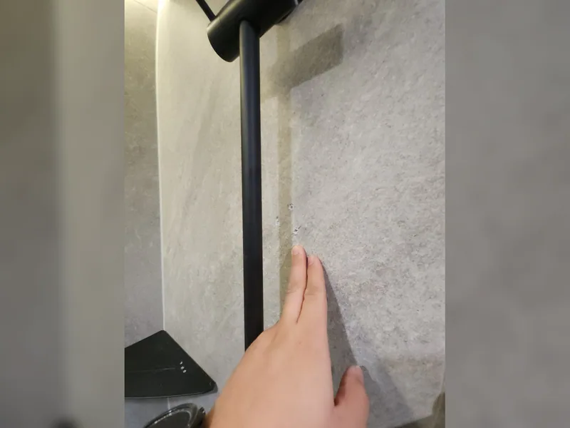 용인시 타일 보수 - 벽에못자국 타일보수 현장 시공 사진 3