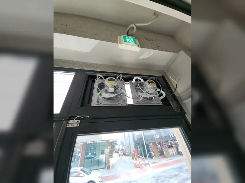 수원시 환풍기 설치 - 고깃집창문환풍기설치 현장 시공 사진 4